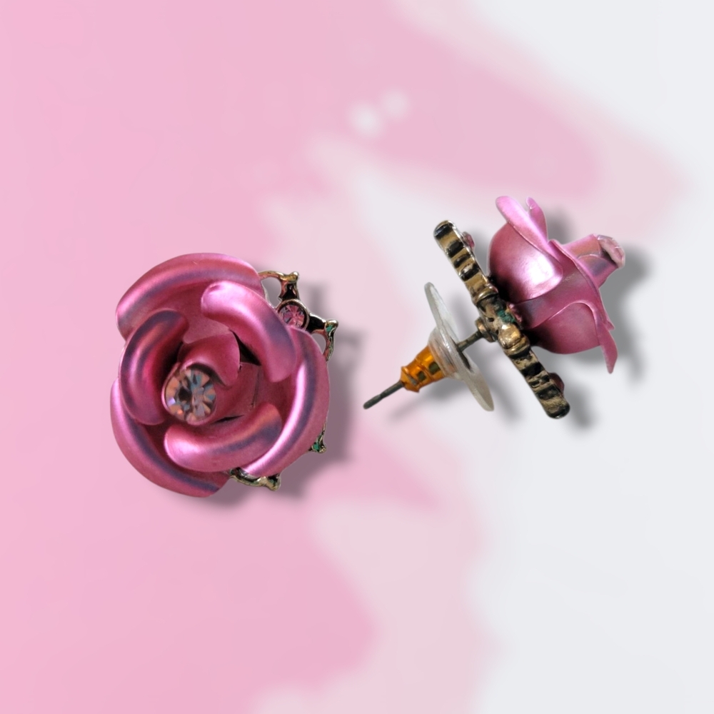 Betsey Johnson | EUC Cute Pink Rose Crystal Stud Earrings